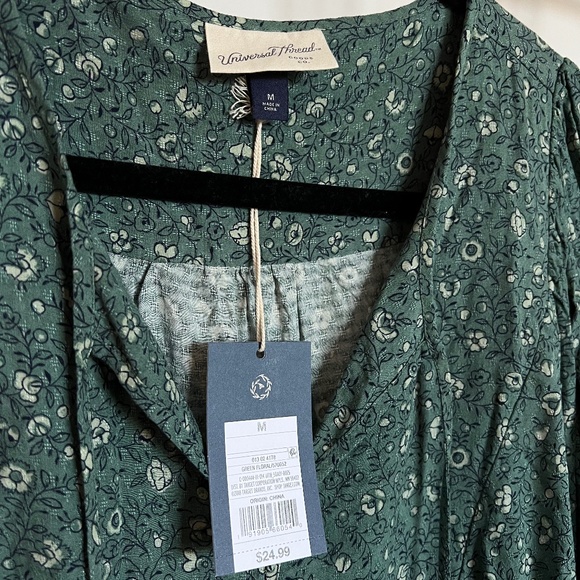 NWT Universal Thread Green Floral Long Sleeve Blouse - Picture 4 of 5